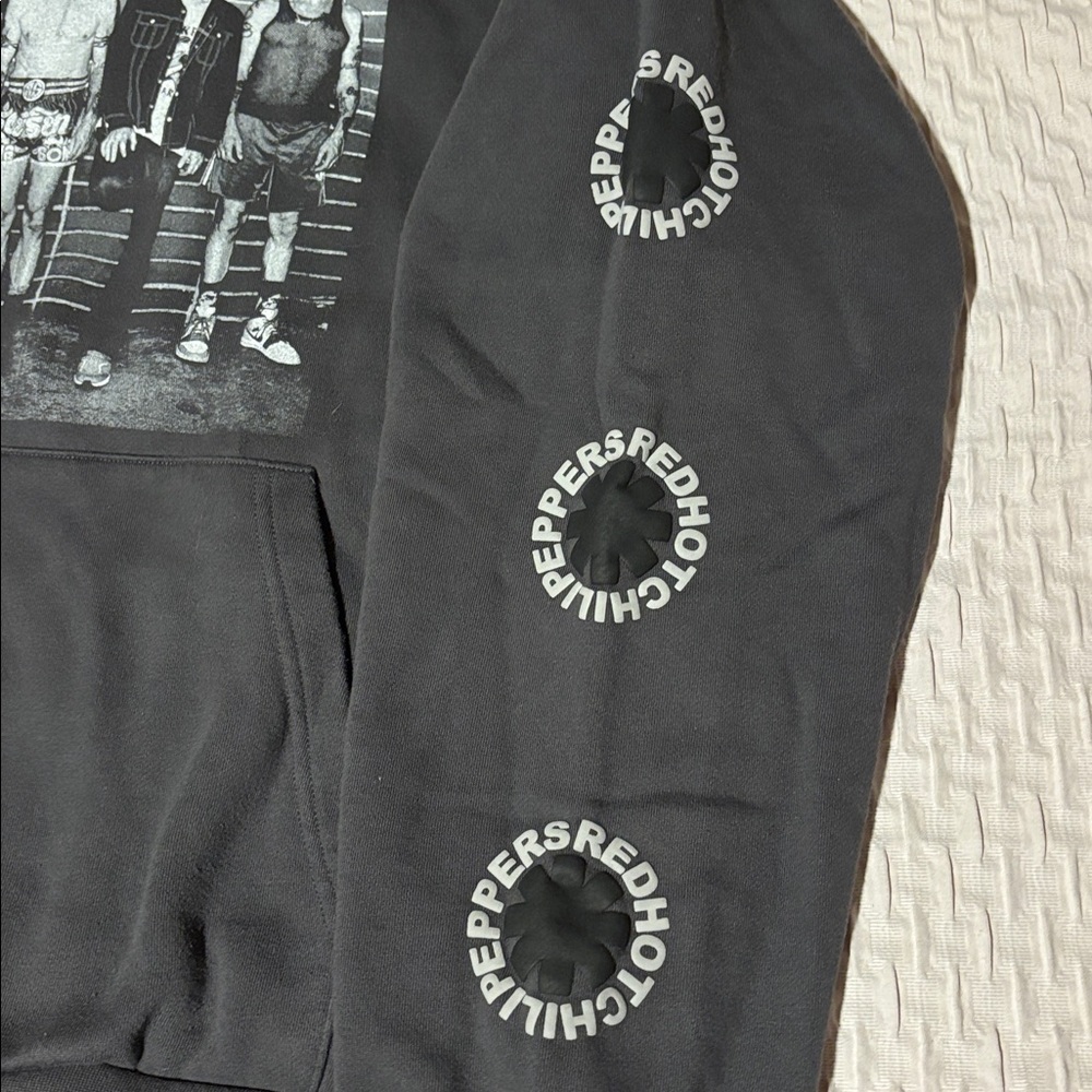 Red Hot Chili Peppers tour hoodie - Picture 3 of 10